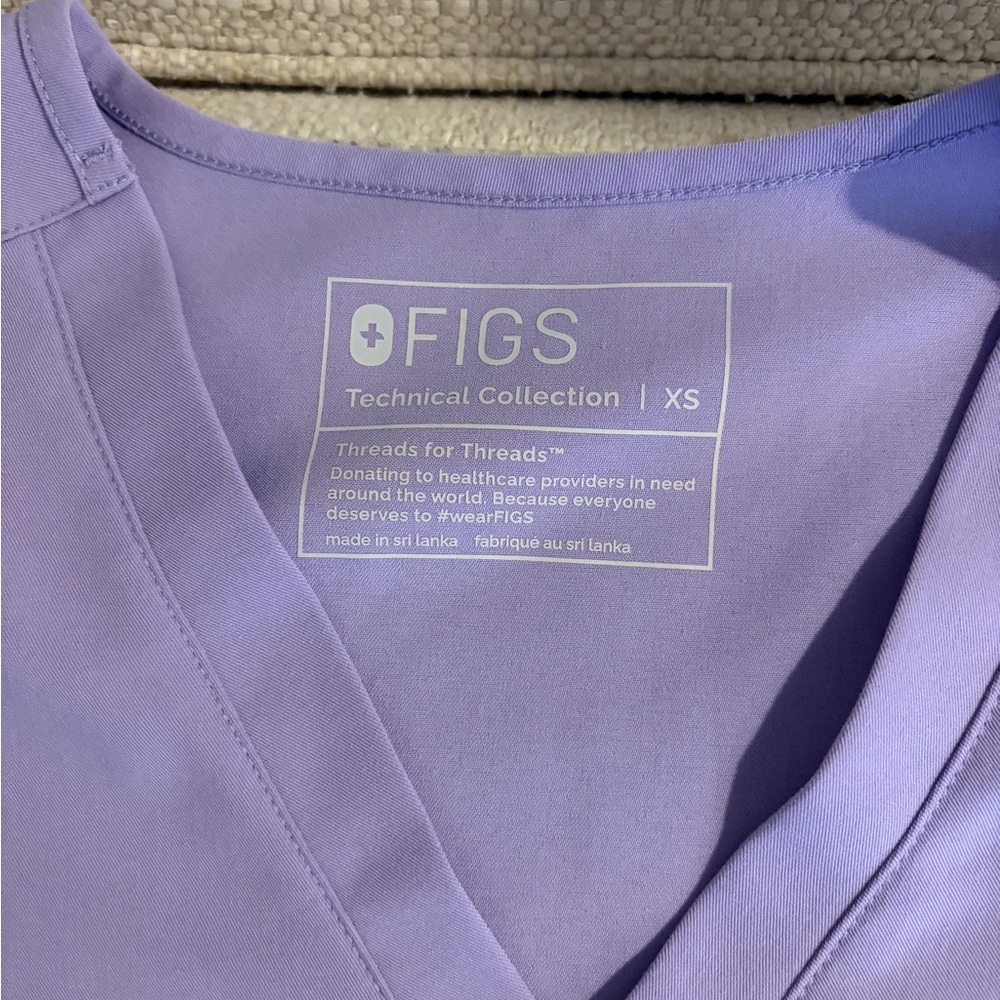 Figs XS Lavender Scrub Top - Picture 2 of 2